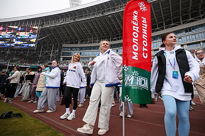 Олимпийские чемпионы провели зарядку для 3,5 тыс. студентов на минском стадионе \"Динамо\"
