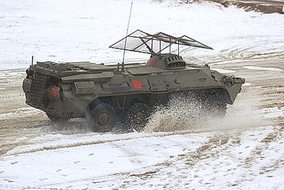 Десантники во время проверки ВС на Брестском полигоне выполняют стрельбы из различных видов оружия
