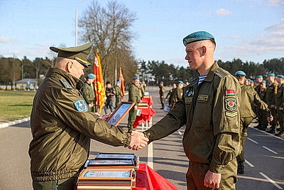 В Бресте более 300 десантников-срочников уволили в запас