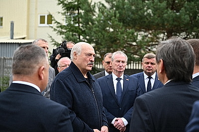Лукашенко посетил производство лесозаготовительной техники в Логойском районе