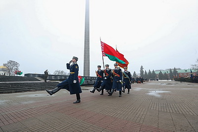 Праздник мужества и верности долгу: в регионах Беларуси 23 февраля прошли торжественные митинги