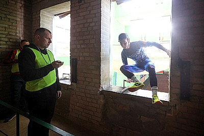 В Бресте проходит первенство города по подъему по штурмовой лестнице