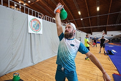 Спорт на максимуме: более 500 представителей белорусских СМИ вышли на старт спартакиады в \"Стайках\"