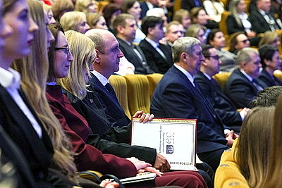 Лучших сотрудников Академии управления отметили по случаю 35-летия кузницы управленческих кадров