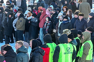 Зимнее бездорожье и огневой рубеж: \"Тракторный биатлон\" в Горках испытал на прочность людей и технику