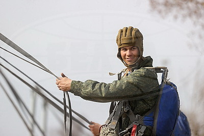 Сделать фото на фоне вертолета и в снаряжении парашютиста. Учащиеся Малоритского района побывали в 38-й бригаде