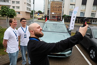 Участники автопробега электротранспорта \"БелАЭС - чистая энергия мирного атома\" проехали путь из Минска в Островец