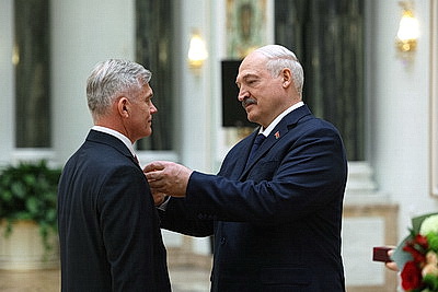 Лукашенко в преддверии священного праздника Дня Победы вручил государственные награды