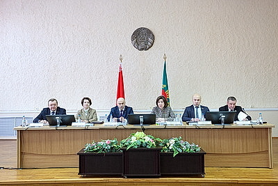 ЖКХ, здравоохранение, развитие территорий. Работу с обращениями в Витебской области рассмотрели в Ушачах