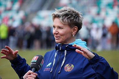 Олимпийские чемпионы провели зарядку для 3,5 тыс. студентов на минском стадионе \"Динамо\"