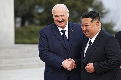 Лукашенко в Пхеньяне возложил венок к монументу \"Освобождение\"