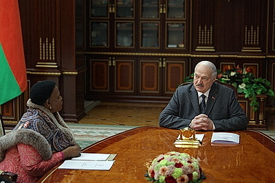 Лукашенко встретился с председателем Сената Зимбабве