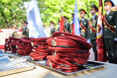 Обладателями краповых беретов стали 68 военнослужащих внутренних войск и сотрудников ОВД