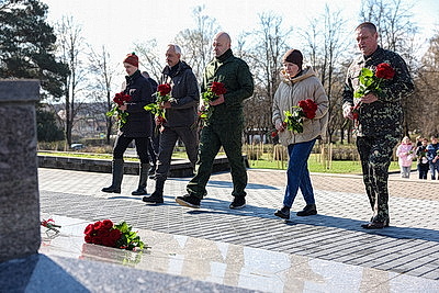 Республиканский субботник: председатель и члены Совета Республики трудились на благоустройстве мемориала