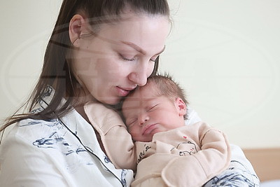 \"На Новый год получили самый важный подарок в жизни\". В Гродно поздравили женщин, родивших 1 января