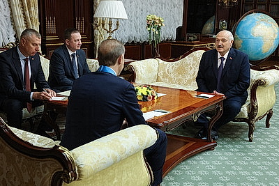 Лукашенко - Мантурову: Беларусь считает за честь сотрудничать с Россией