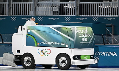 Конькобежка Зуева проводит тренировку перед Олимпиадой в Милане