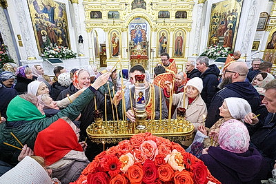 Благодатный огонь от гроба Господня доставили в Минск