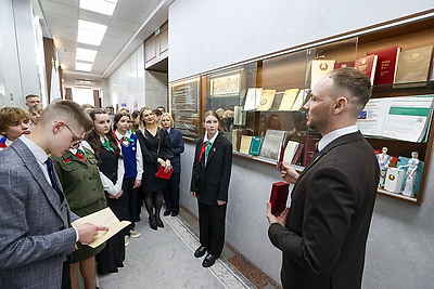 \"Каждый рад получить тут паспорт\". Всебелорусская акция \"Мы - граждане Беларуси!\" прошла в ЦИК 