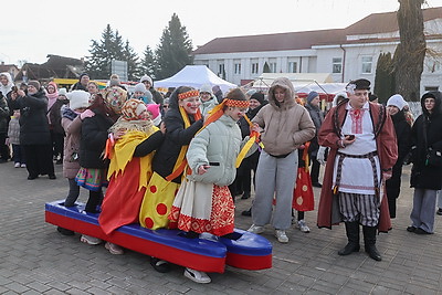 С размахом, звучно и вкусно. Как отпраздновали Масленицу жители Берестовицкого района