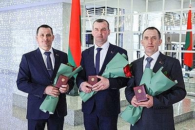 Люди разных профессий, но с общим подходом к делу. В Минске вручили госнаграды