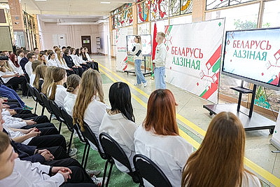 \"Беларусь адзіная\". Встреча с молодежью прошла в Жлобине и Березе
