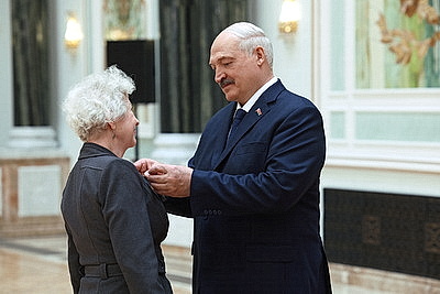 Лукашенко в преддверии священного праздника Дня Победы вручил государственные награды