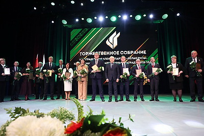 Новые проекты и международное сотрудничество. Заседание Высшего политического совета партии \"Белая Русь\" проходит в Минске