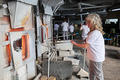 Женщина-стеклодув из Березовки 20 лет создает шедевры из стекла и хрусталя