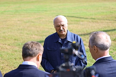 Торговля на селе и перспективы БелОМО. Лукашенко посетил Вилейский район