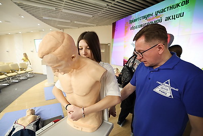 Стартовал проект \"Запусти сердце\". Десятиклассников по всей стране будут учить доврачебной помощи