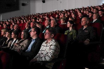 \"Сила - в людях\". Премьера кинокартины \"Душа защитника\" прошла в кинотеатре \"Москва\"
