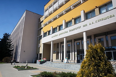 Спасатели, водители, продавцы. Какую работу предложили молодежи на ярмарке вакансий в Могилеве