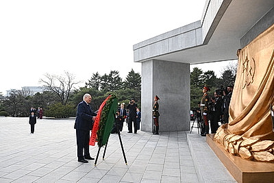 Лукашенко в Пхеньяне возложил венок к монументу \"Освобождение\"
