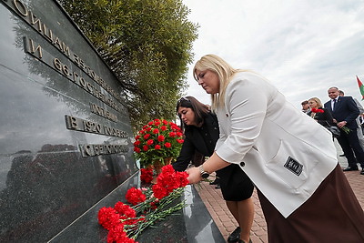 \"В единстве наша сила\": митинг-реквием прошел на площади Славы в Могилеве