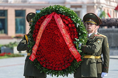 Глава МИД Алжира возложил венок к монументу Победы в Минске