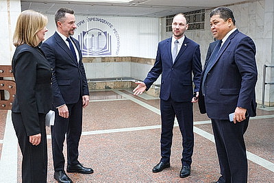 \"Нам есть чему учиться\". Председатель ЦИК Кыргызстана о работе с населением в Беларуси