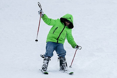 Любители активного отдыха провели праздничные выходные на снежных склонах