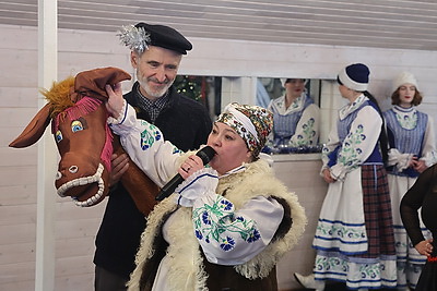 Колядное волшебство. Как в Могилевском районе встречают туристов из разных стран