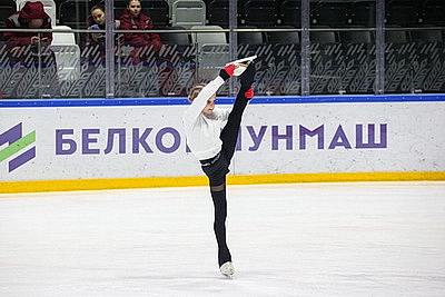 Двукратный серебряный призер Олимпийских игр Евгения Медведева провела мастер-класс для юных спортсменов