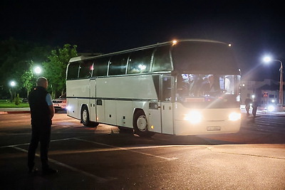 Пассажиры попавшего под удар БПЛА ВСУ автобуса вернулись в Речицу