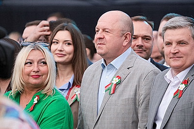 Тысячи людей в День Независимости собрал вечерний гала-концерт \"Симфония созидания\" в Минске