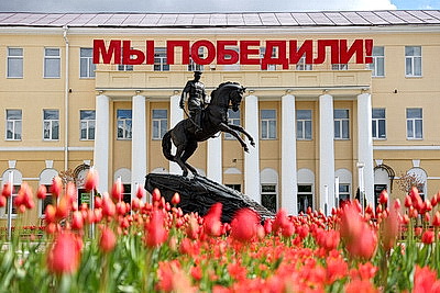 Сотни тысяч тюльпанов в преддверии Дня Победы расцвели в городах Беларуси