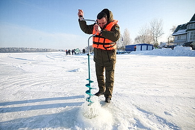 Сделаем лунки - спасем рыбу от замора. На водохранилище \"Дрозды\" провели замеры уровня кислорода в воде