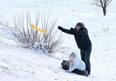 Любители активного отдыха провели праздничные выходные на снежных склонах