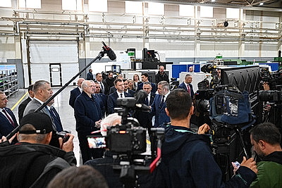 Лукашенко посетил производство лесозаготовительной техники в Логойском районе