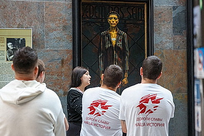 Участники автопробега \"Дороги славы - наша история\" почтили память героев ВОВ в Минске