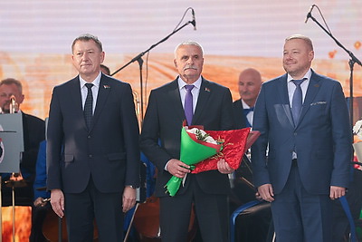 \"Дажынкі-2026\". Лучших тружеников села Витебской области чествуют в Миорах