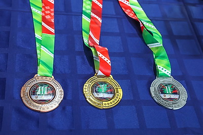 Более 140 сильнейших спортсменов принимают участие в чемпионате Беларуси по тяжелой атлетике в Могилеве