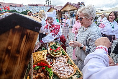 Национальные подворья ярко представлены на фестивале культур в Гродно